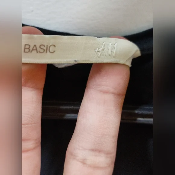 H&M black tshirt - Picture 4 of 4